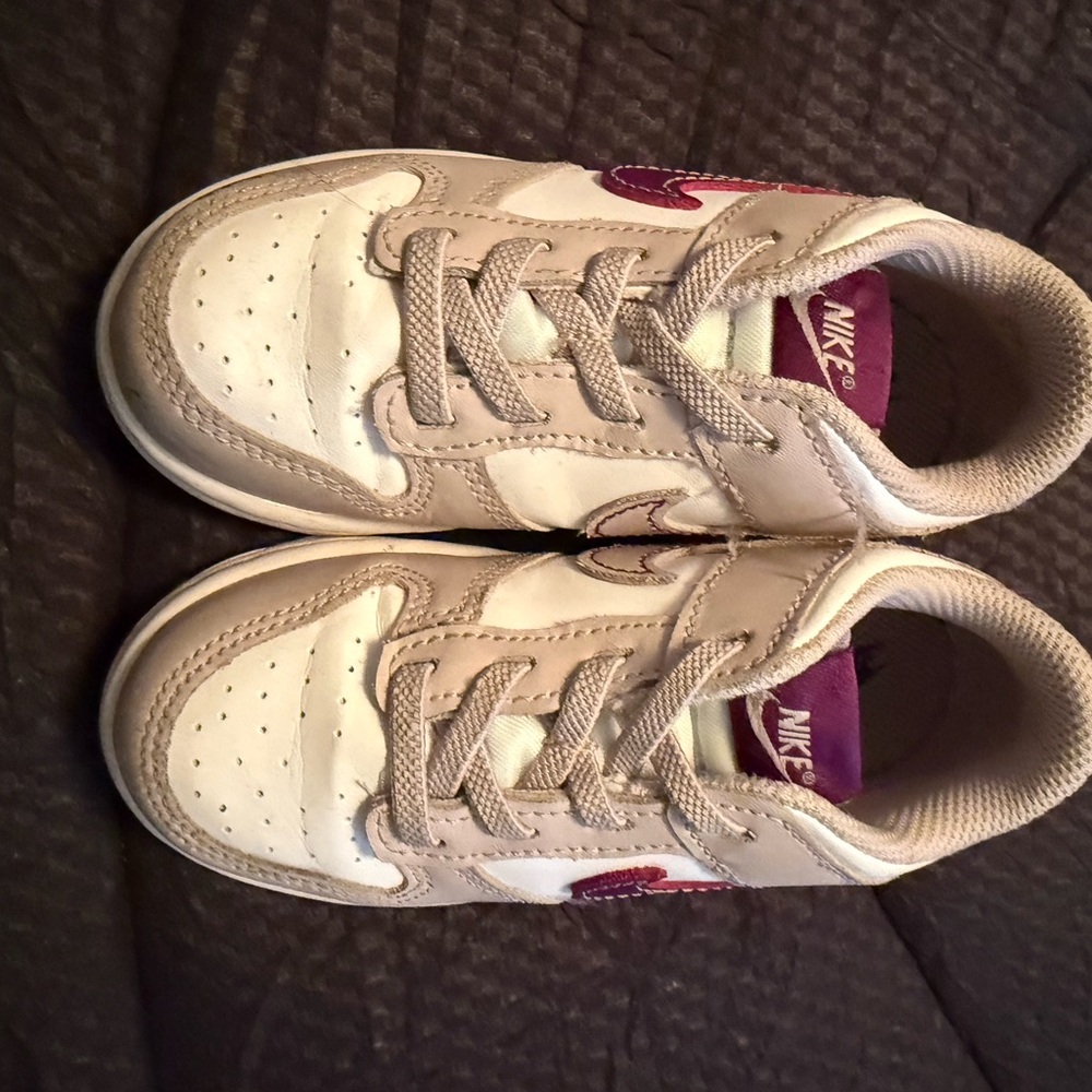Girl toddler dunks